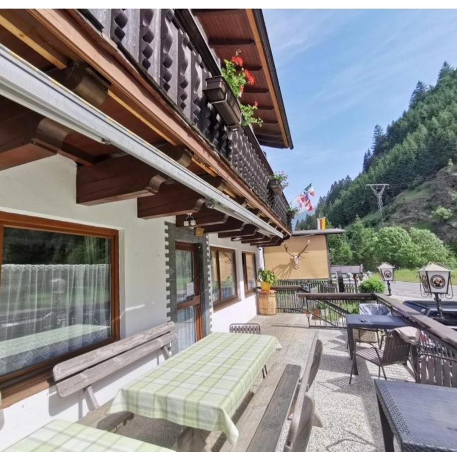 Tattoo Pension Mit Restaurant Und Tattoo-Studio Mortschach ภายนอก รูปภาพ
