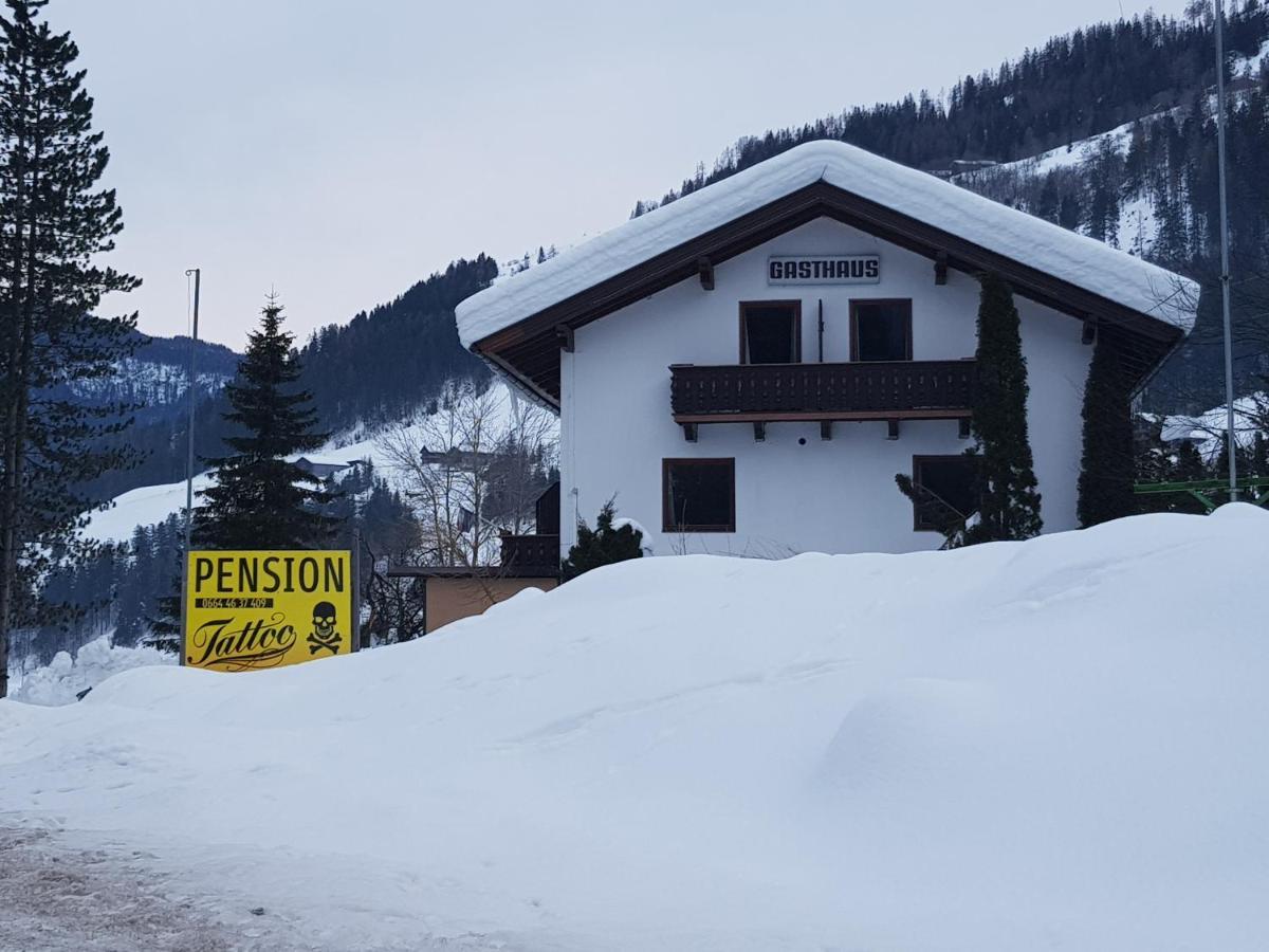 Tattoo Pension Mit Restaurant Und Tattoo-Studio Mortschach ภายนอก รูปภาพ