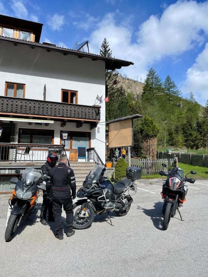Tattoo Pension Mit Restaurant Und Tattoo-Studio Mortschach ภายนอก รูปภาพ
