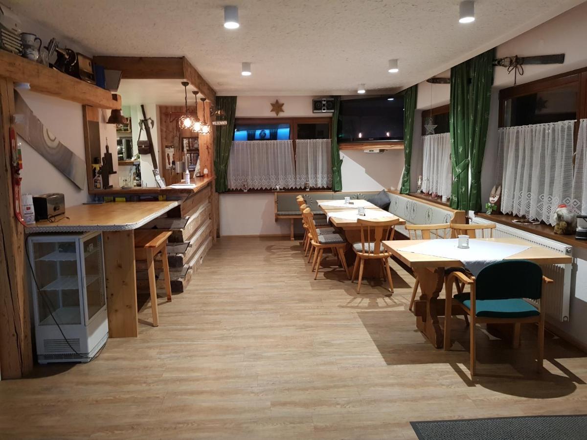 Tattoo Pension Mit Restaurant Und Tattoo-Studio Mortschach ภายนอก รูปภาพ