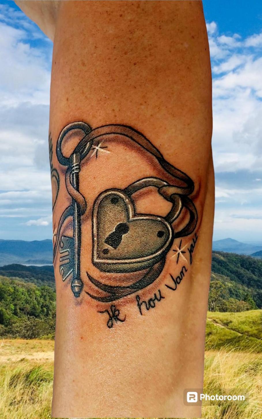 Tattoo Pension Mit Restaurant Und Tattoo-Studio Mortschach ภายนอก รูปภาพ